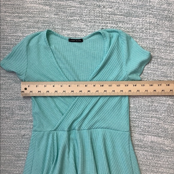 Green Wrap Dress - Picture 6 of 7